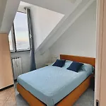 Sul Mare Con Box Auto Appartement Varazze