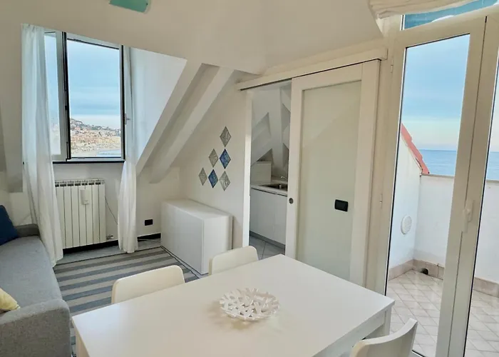 Sul Mare Con Box Auto * Varazze