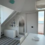 Daire Sul Mare Con Box Auto Varazze