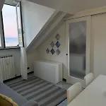 Sul Mare Con Box Auto Varazze