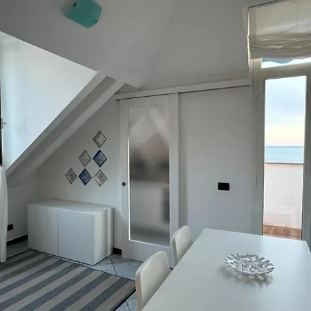 Lejlighed Sul Mare Con Box Auto Varazze