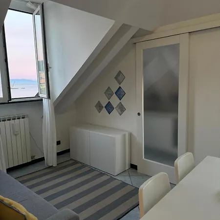 Sul Mare Con Box Auto Varazze